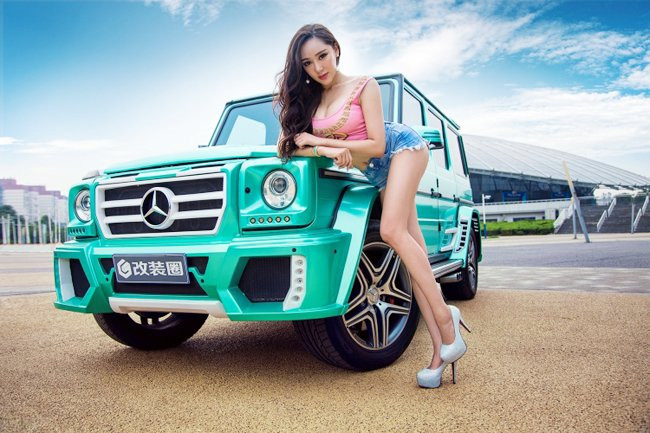 Siêu xe “chào thua” trước sức nóng của người đẹp ảnh 3