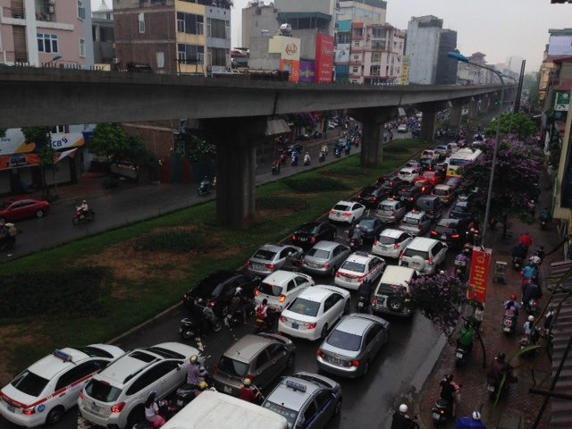 Hà Nội: Phố thành sông, giao thông tê liệt (video) ảnh 9 Hà Nội: Phố thành sông, giao thông tê liệt (video) ảnh 9