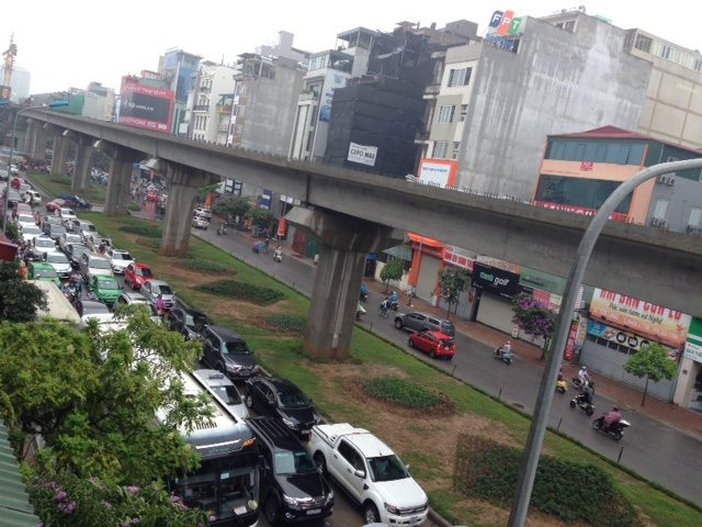 Hà Nội: Phố thành sông, giao thông tê liệt (video) ảnh 10 Hà Nội: Phố thành sông, giao thông tê liệt (video) ảnh 10