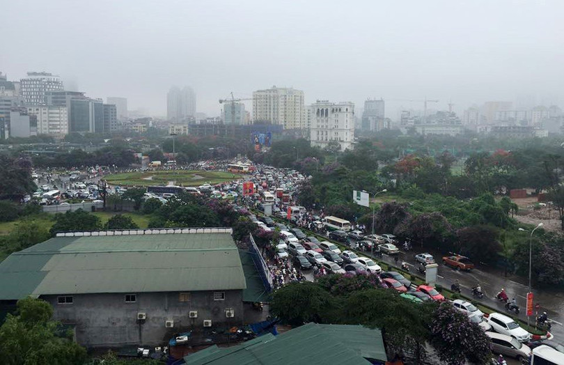 Hà Nội: Phố thành sông, giao thông tê liệt (video) ảnh 11 Hà Nội: Phố thành sông, giao thông tê liệt (video) ảnh 11