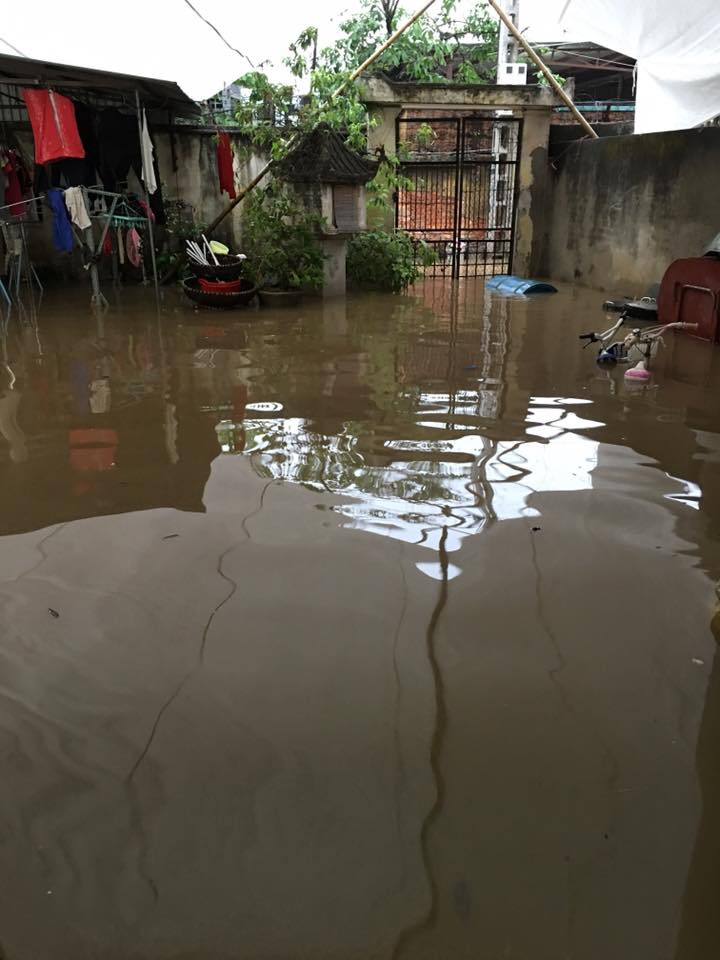 Hà Nội: Phố thành sông, giao thông tê liệt (video) ảnh 5 Hà Nội: Phố thành sông, giao thông tê liệt (video) ảnh 5