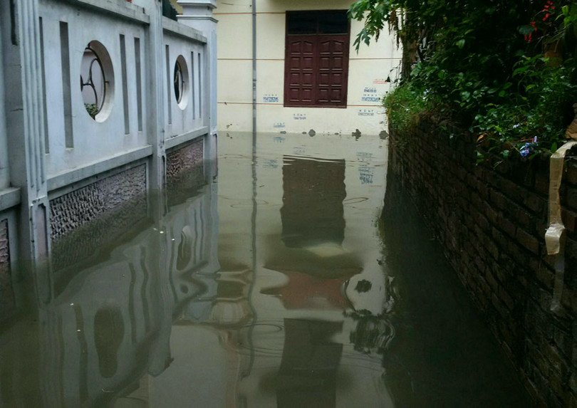 Hà Nội: Phố thành sông, giao thông tê liệt (video) ảnh 8 Hà Nội: Phố thành sông, giao thông tê liệt (video) ảnh 8