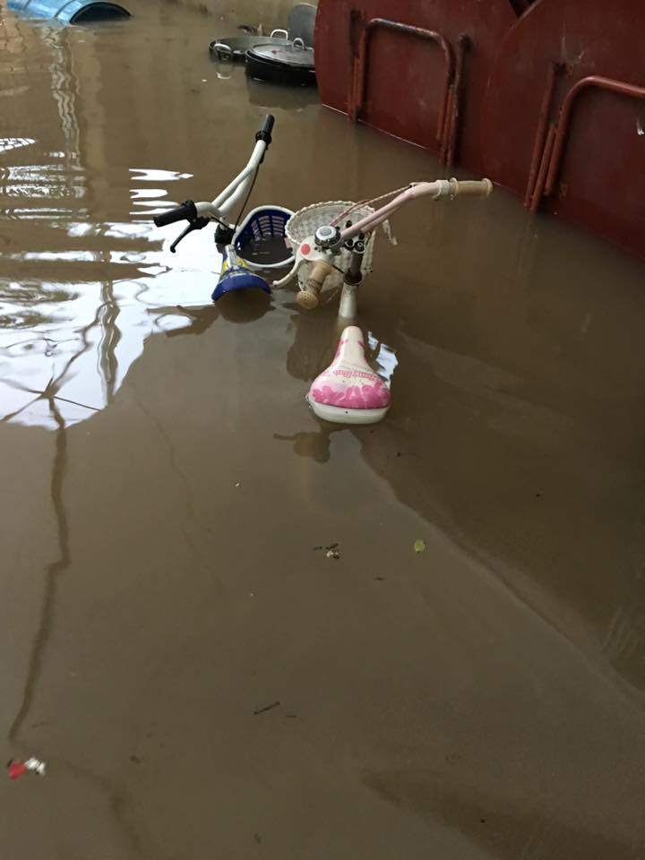 Hà Nội: Phố thành sông, giao thông tê liệt (video) ảnh 6 Hà Nội: Phố thành sông, giao thông tê liệt (video) ảnh 6