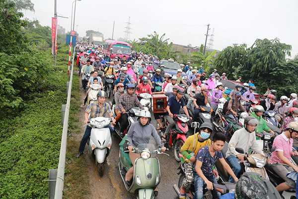 Hà Nội: Phố thành sông, giao thông tê liệt (video) ảnh 17 Hà Nội: Phố thành sông, giao thông tê liệt (video) ảnh 17