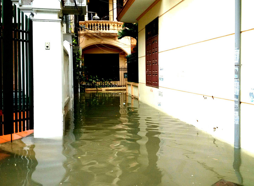 Hà Nội: Phố thành sông, giao thông tê liệt (video) ảnh 7 Hà Nội: Phố thành sông, giao thông tê liệt (video) ảnh 7