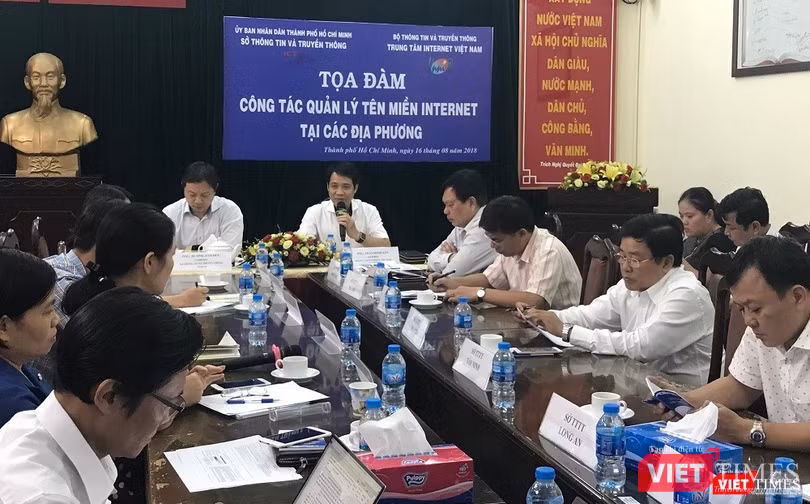 Ông Trần Minh Tân – Giám đốc Trung tâm Internet Việt Nam phát biểu tại Tọa đàm