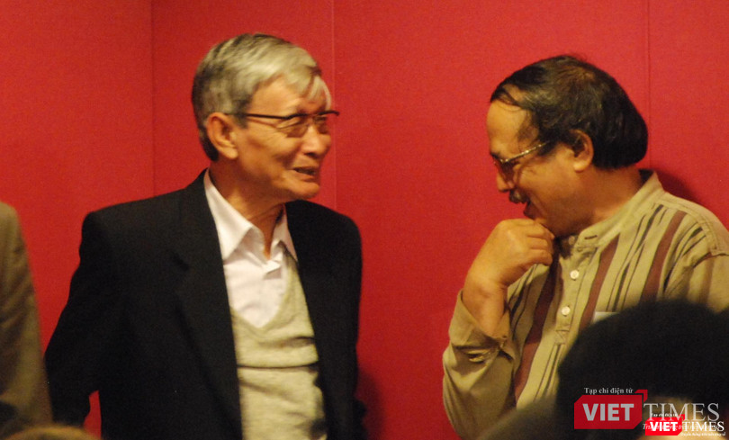 Nguyễn Xuân Khánh (trái) từng được nhắc tới là nhà văn lớn tuổi nhất viết dài nhất khi ra mắt “Đội gạo lên chùa” năm 2011 Nguyễn Xuân Khánh (trái) từng được nhắc tới là nhà văn lớn tuổi nhất viết dài nhất khi ra mắt “Đội gạo lên chùa” năm 2011