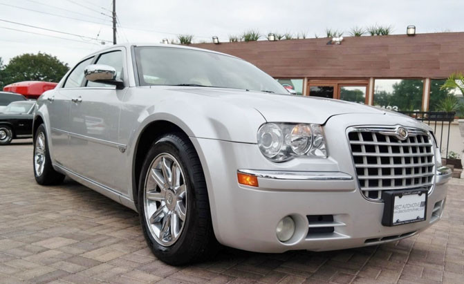 Điểm danh 10 mẫu ô tô cũ giá rẻ mà vẫn tốt ảnh 2