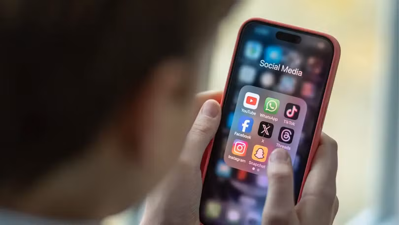 Cộng đồng Facebook Việt Nam đang dậy sóng vì hàng loạt hội nhóm (group) và trang fanpage lớn trên Facebook bất ngờ “biến mất” hoặc bị vô hiệu hóa.