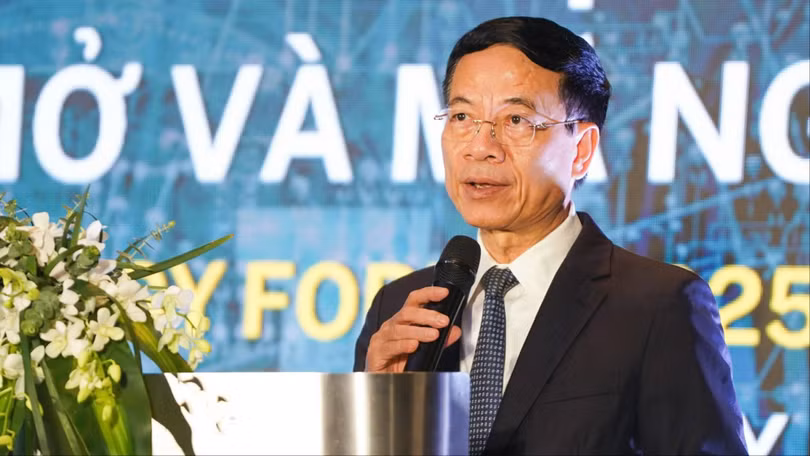 Bộ trưởng Nguyễn Mạnh Hùng khẳng định nhiều quốc gia đã tuyên bố chỉ mua công nghệ khi công nghệ là mở, nhất là khi các công nghệ đó dùng để xây dựng các hạ tầng nền tảng trọng yếu quốc gia.