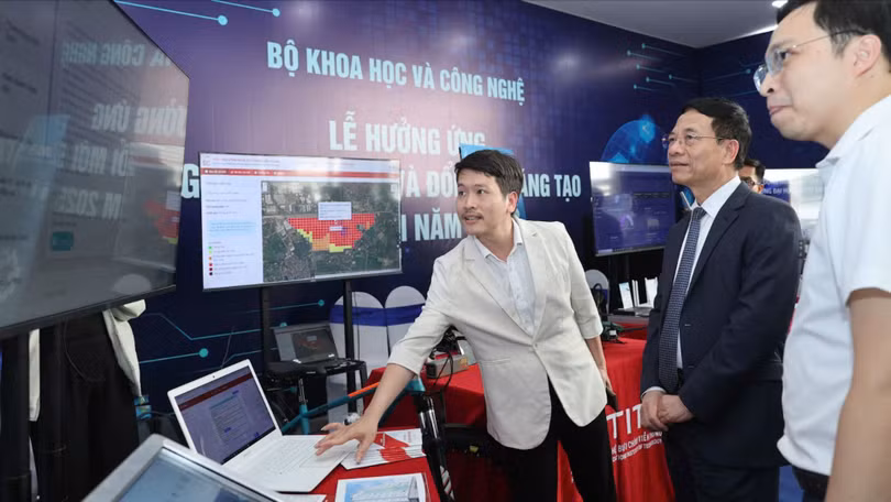 nguyen manh hung doi moi sang tao.jpg