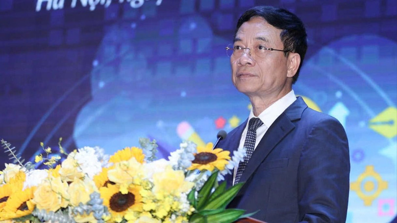 Bộ trưởng Nguyễn Mạnh Hùng.jpg