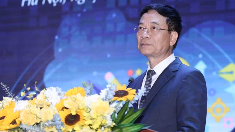 Bộ trưởng Nguyễn Mạnh Hùng.jpg