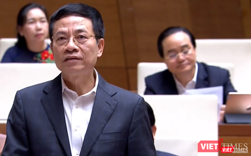 Bộ trưởng Nguyễn Mạnh Hùng cho biết sắp tới sẽ có smartphone Make in Vietnam giá chỉ 600.000-700.000 đồng/chiếc để hỗ trợ bà con.