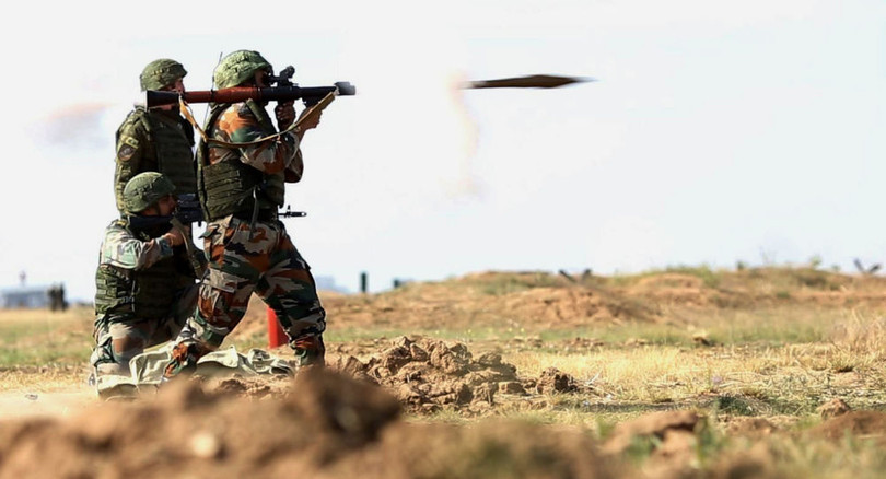 Video: Súng phóng lựu RPG-28 Nga bắn xuyên tường bê tông 