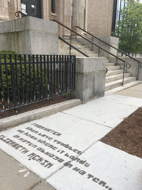 Mỹ: Bài thơ lạ chỉ xuất hiện khi mưa ảnh 2 Mỹ: Bài thơ lạ chỉ xuất hiện khi mưa ảnh 2