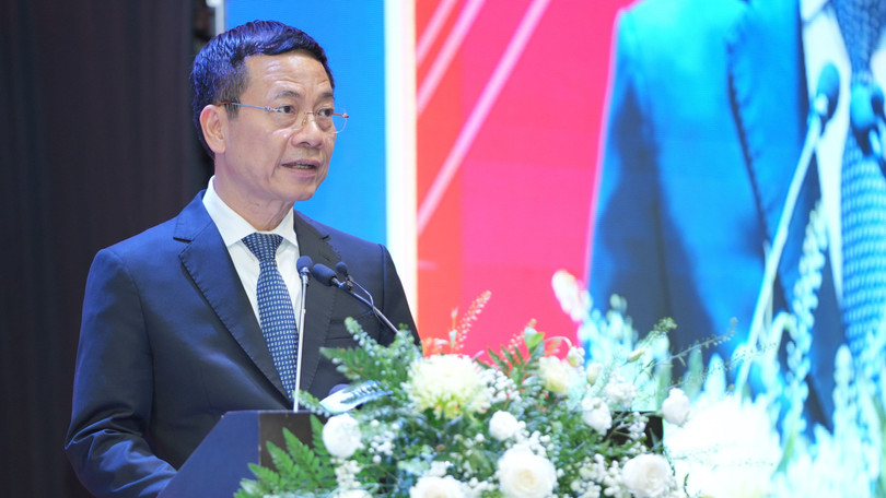 Chính phủ tạo ra môi trường sống, làm việc online, tạo ra niềm tin trong nền kinh tế số - theo quan điểm của Bộ trưởng Nguyễn Mạnh Hùng.