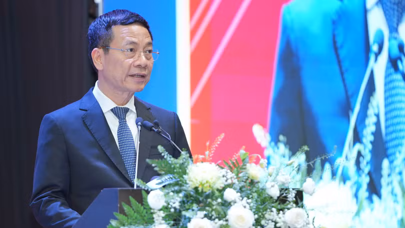 Chính phủ tạo ra môi trường sống, làm việc online, tạo ra niềm tin trong nền kinh tế số - theo quan điểm của Bộ trưởng Nguyễn Mạnh Hùng.