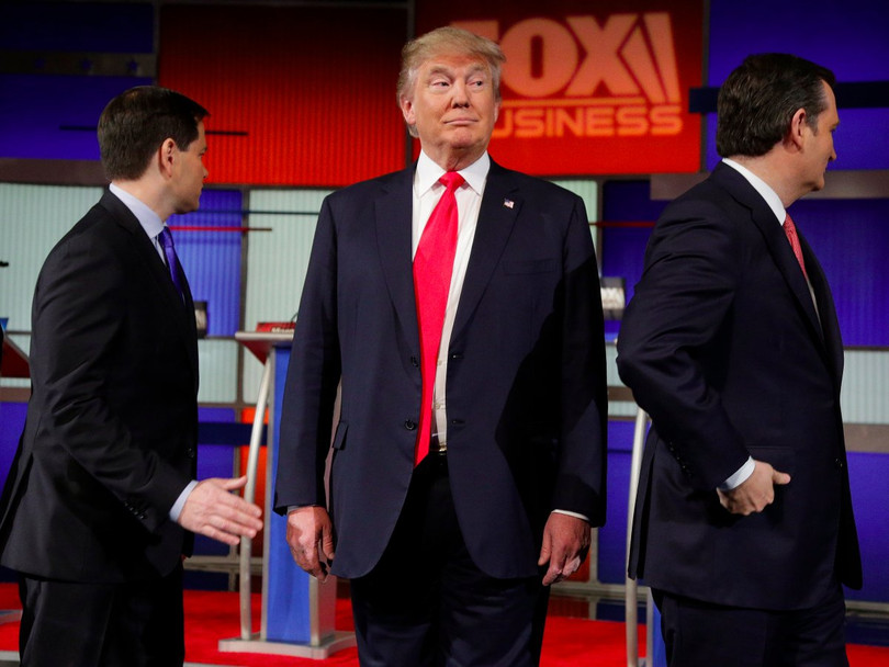 Ứng cử viên tổng thống của đảng Cộng hòa, doanh nhân Donald Trump trên sân khấu, trước cuộc tranh luận tổng thống do đài Fox Business tổ chức ngày 14/1 vừa qua ở Bắc Charleston, bang Nam Carolina.