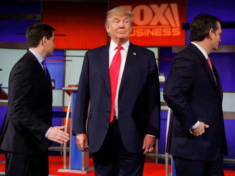 Ứng cử viên tổng thống của đảng Cộng hòa, doanh nhân Donald Trump trên sân khấu, trước cuộc tranh luận tổng thống do đài Fox Business tổ chức ngày 14/1 vừa qua ở Bắc Charleston, bang Nam Carolina.