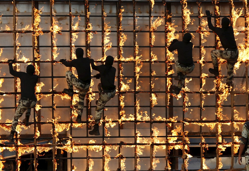 Và đây là bài tập của lực lượng an ninh ở Ả rập Saudi, trước cuộc hành hương Hajj năm 2015. 