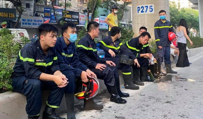 Nghẹn lòng phút cuối gặp gia đình của 3 chiến sĩ hy sinh ở Hà Nội ảnh 1