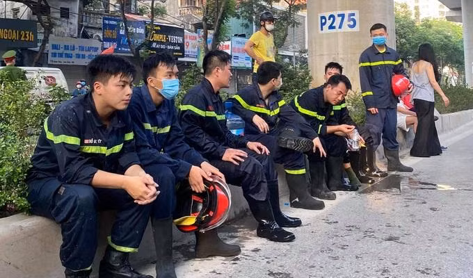 Nghẹn lòng phút cuối gặp gia đình của 3 chiến sĩ hy sinh ở Hà Nội ảnh 1 Nghẹn lòng phút cuối gặp gia đình của 3 chiến sĩ hy sinh ở Hà Nội ảnh 1