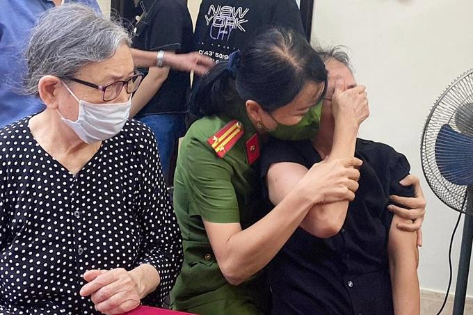 Nghẹn lòng phút cuối gặp gia đình của 3 chiến sĩ hy sinh ở Hà Nội ảnh 5