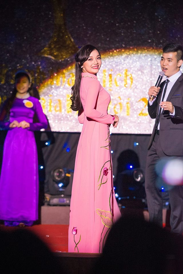 Nữ sinh Hà Nội khen "tay Barack Obama ấm lắm” ảnh 4