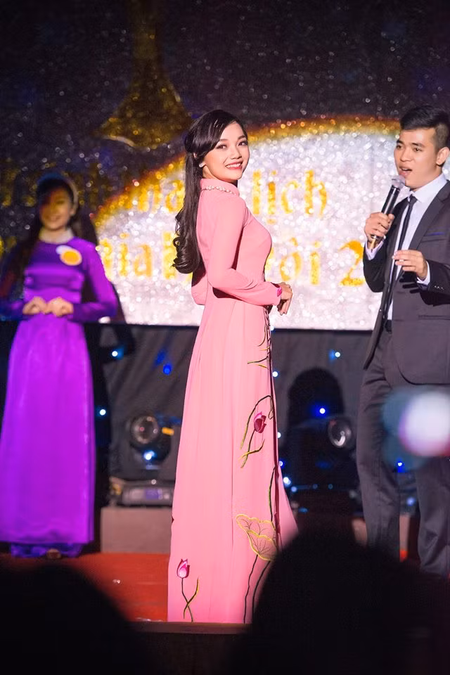 Nữ sinh Hà Nội khen "tay Barack Obama ấm lắm” ảnh 4 Nữ sinh Hà Nội khen "tay Barack Obama ấm lắm” ảnh 4