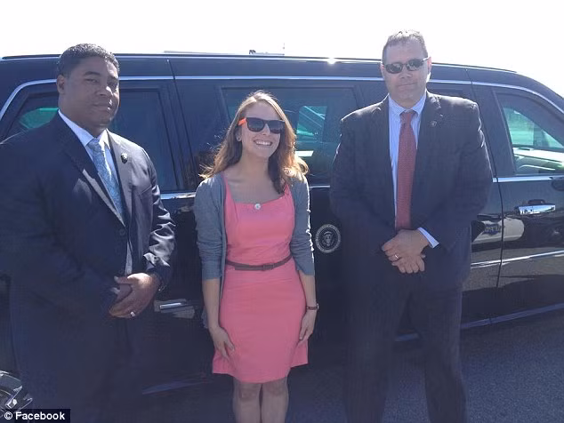 Lái chiếc xe "quái thú" cho Tổng thống Obama là một cô gái 26 tuổi ảnh 7