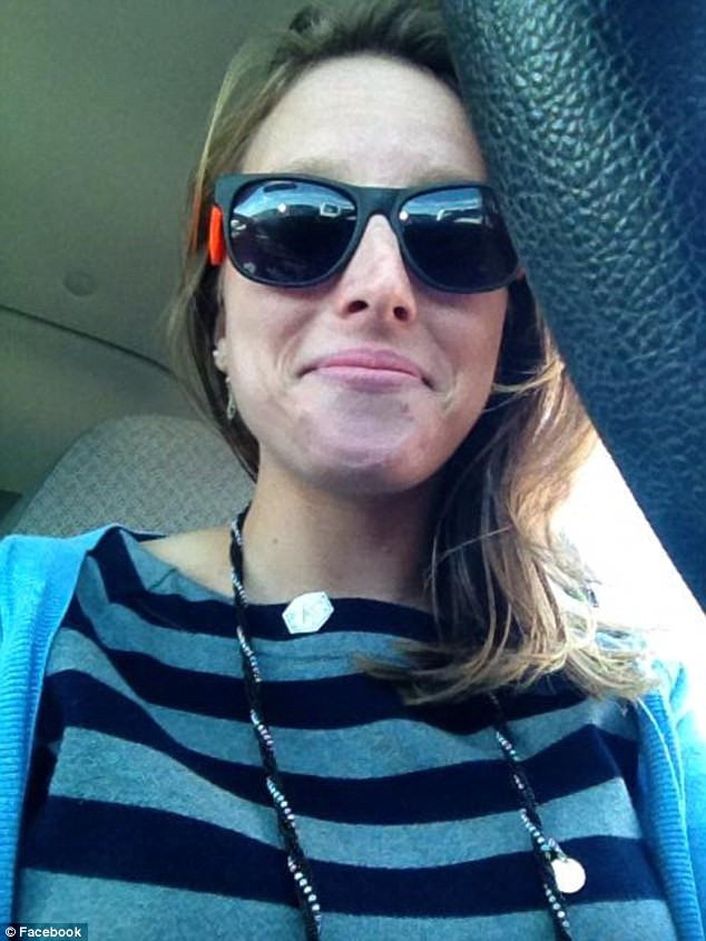 Lái chiếc xe "quái thú" cho Tổng thống Obama là một cô gái 26 tuổi ảnh 4 Lái chiếc xe "quái thú" cho Tổng thống Obama là một cô gái 26 tuổi ảnh 4