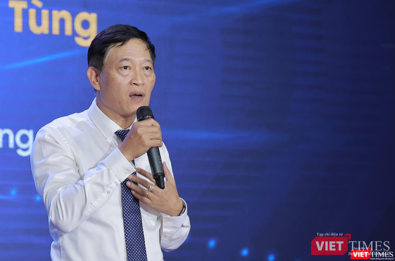 Thứ trưởng Trần Văn Tùng cho rằng muốn làm startup thì phải có ý tưởng khác biệt so với người khác và hãy hiện thực hóa ý tưởng sáng tạo đó của mình bằng cách cùng bạn bè, cùng anh em, cùng đồng đội… để hình thành nên một doanh nghiệp. Thứ trưởng Trần Văn Tùng cho rằng muốn làm startup thì phải có ý tưởng khác biệt so với người khác và hãy hiện thực hóa ý tưởng sáng tạo đó của mình bằng cách cùng bạn bè, cùng anh em, cùng đồng đội… để hình thành nên một doanh nghiệp.