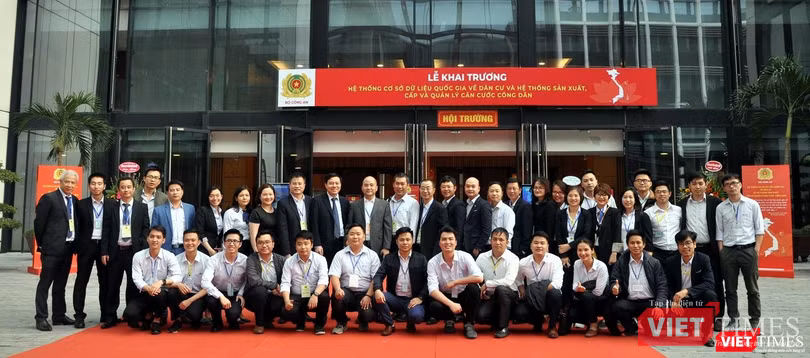 Họ là một phần trong đội ngũ “chiến binh số” thầm lặng của VNPT đã góp sức vào thành công của chiến dịch “thần tốc”.