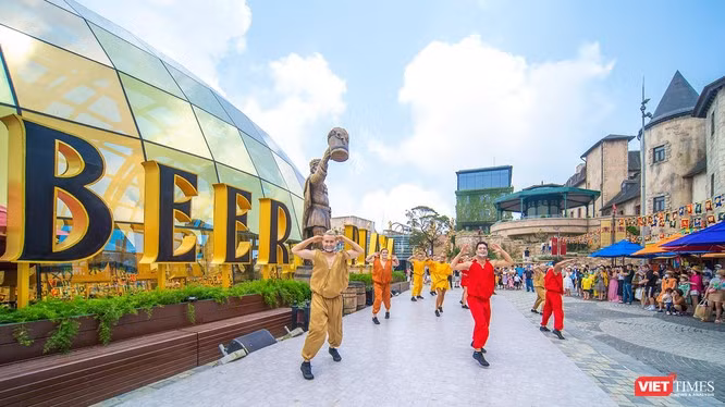 Đà Nẵng là một trong những điểm thu hút khách du lịch nội địa và quốc tế.