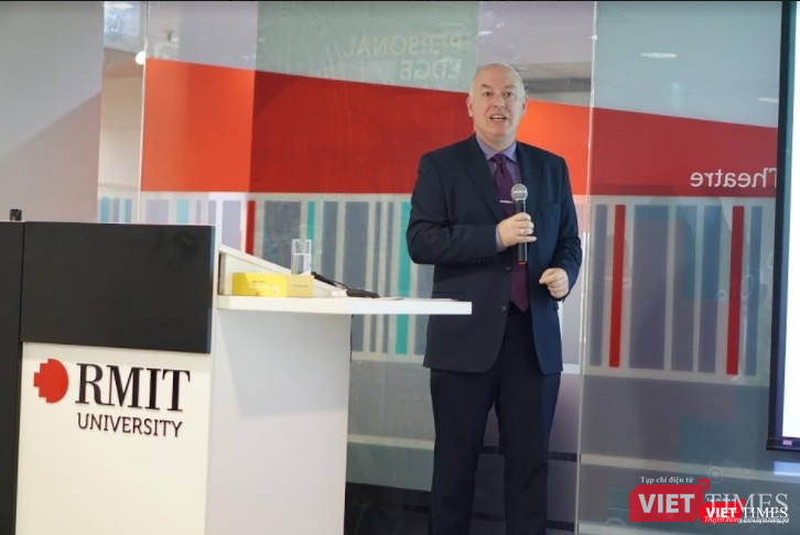 Giáo sư Matthew Warren chia sẻ: 