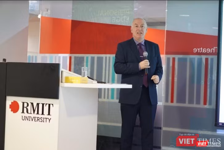 Giáo sư Matthew Warren chia sẻ: 