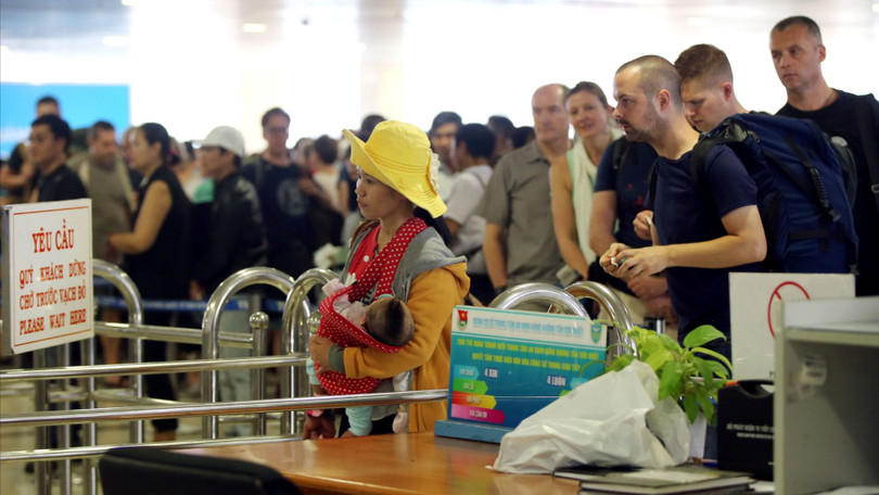 Lượng hành khách tại các cảng hàng không, sân bay tăng rất cao dịp Tết Nguyên đán.