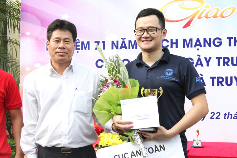 Sôi nổi các hoạt chào mừng Ngày truyền thống Ngành 28/8 ảnh 2