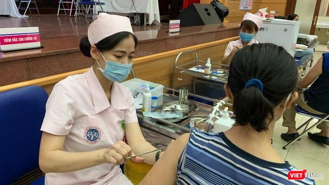 Đại diện Bộ Y tế cho biết chúng ta mong muốn sớm có vaccine sản xuất trong nước nhưng phải làm nhanh nhưng phải chặt chẽ, an toàn, hiệu quả.