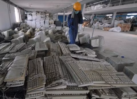 Ông Nguyễn Quân, Bộ trưởng Bộ Khoa học và Công nghệ khóa trước đã từng khẳng định: "Có khả năng Việt Nam trở thành bãi rác công nghệ nếu không có hàng rào kỹ thuật".