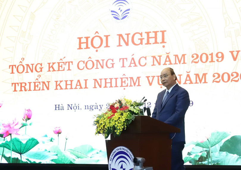 Thủ tướng Nguyễn Xuân Phúc phát biểu tại hội nghị Tổng kết Bộ TT&TT. Ảnh: Minh Sơn