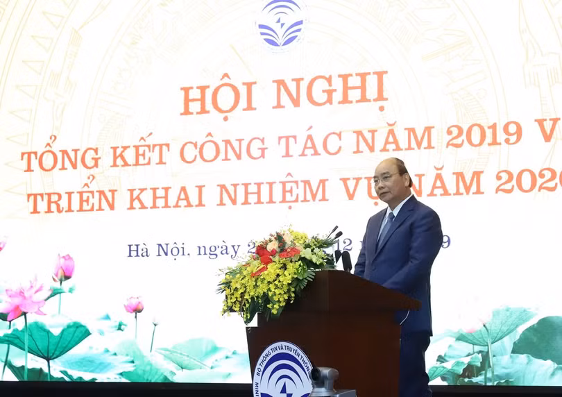 Thủ tướng Nguyễn Xuân Phúc phát biểu tại hội nghị Tổng kết Bộ TT&TT. Ảnh: Minh Sơn