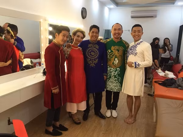 Hoảng hồn những màn kết hợp trang phục chẳng giống ai của sao Việt