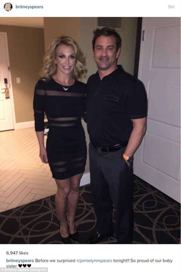 Video: Britney Spears mặc bikini vàng nhảy múa gợi cảm ảnh 4