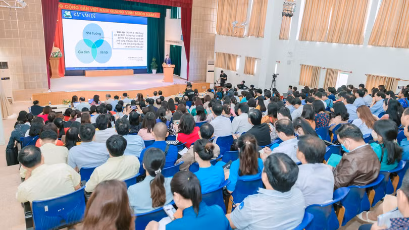 Diễn đàn Đổi mới sáng tạo giáo dục trên nền tảng CNTT 2022 - 2023 (E2) vừa được khai mạc tại Đà Nẵng.