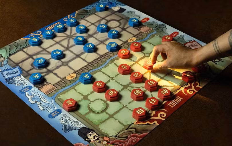 Bàn cờ “Rạch đôi sơn hà” tái hiện giai đoạn Trịnh - Nguyễn phân tranh, vừa độc đáo vừa giàu tính giáo dục.