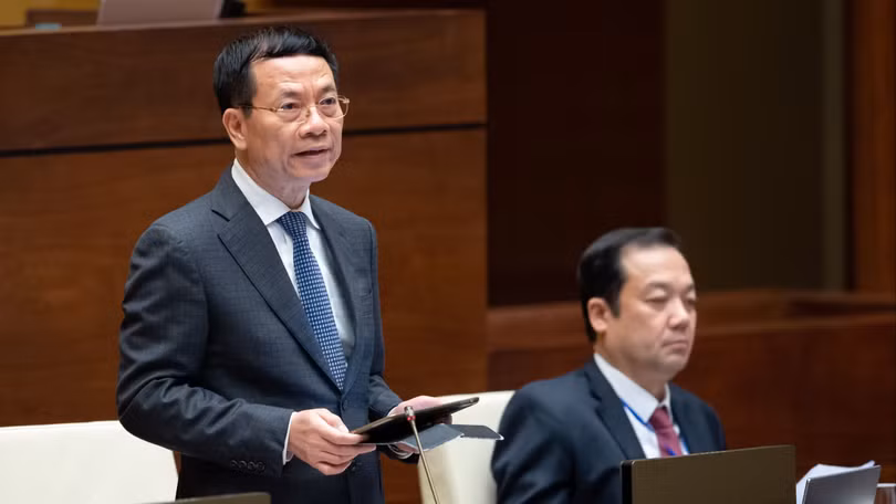 Bộ trưởng Nguyễn Mạnh Hùng phát biểu giải trình, làm rõ các vấn đề về dự án Luật Viễn thông (sửa đổi) tại phiên thảo luận ngày 22/6.