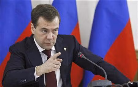 Thủ tướng Nga Dmitry Medvedev: Đối với cuộc chiến như vậy, chúng ta sẽ cần phải phản ứng, bằng các biện pháp kinh tế, bằng các biện pháp chính trị. Và nếu cần, cả bằng các biện pháp khác.