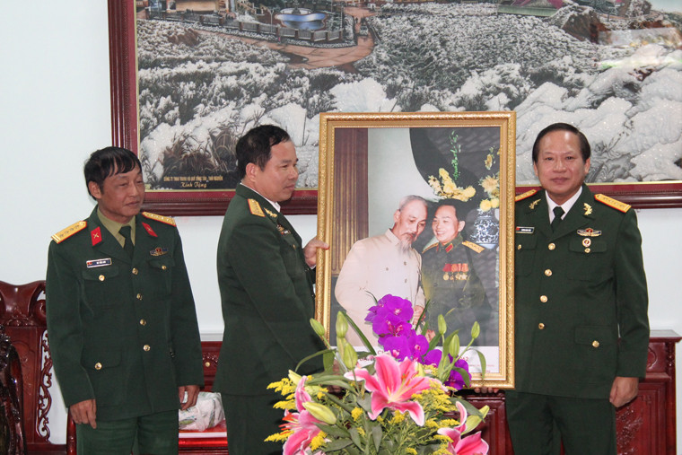 Bộ trưởng Trương Minh Tuấn thăm hỏi, động viên CBCS và nhân dân trên địa bàn huyện Đình Lập ảnh 9